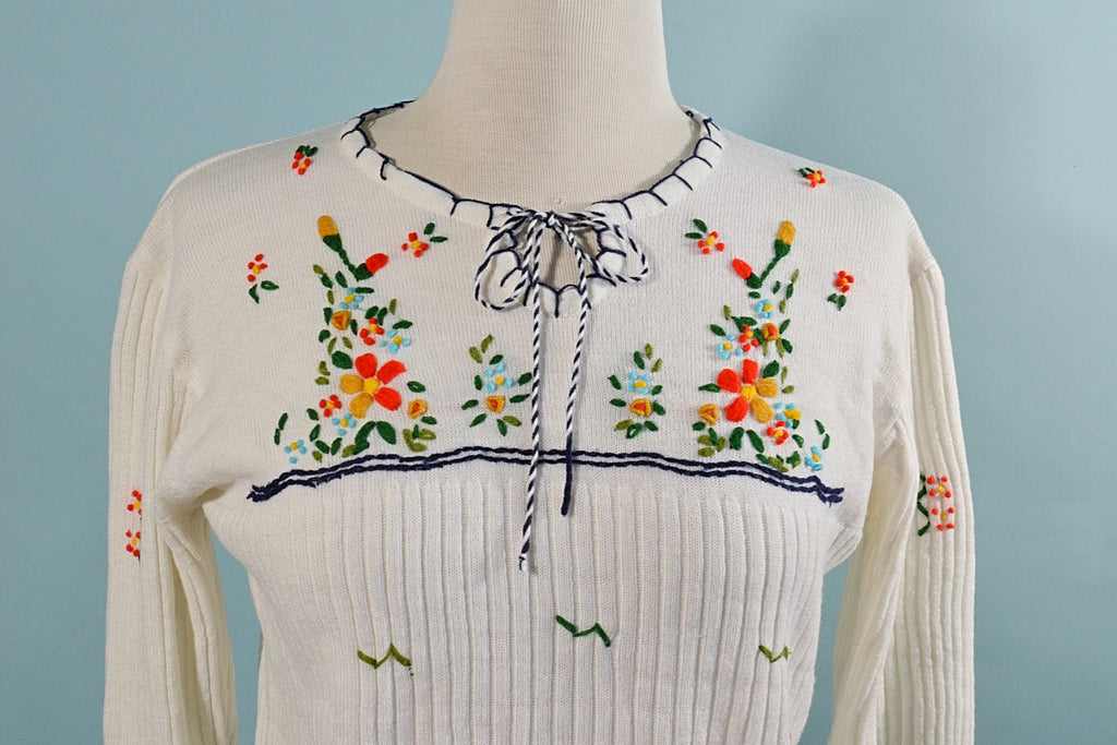 60s white sweater embroidred details 